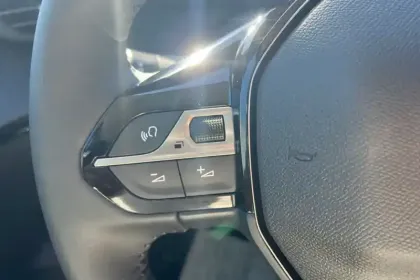 Photo 20 Peugeot 208  Electrique 50 kWh 136ch