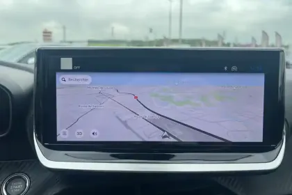 Photo 14 Peugeot 2008  Hybrid 145 e-DCS6