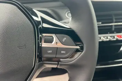 Photo 16 Peugeot 2008  Hybrid 145 e-DCS6