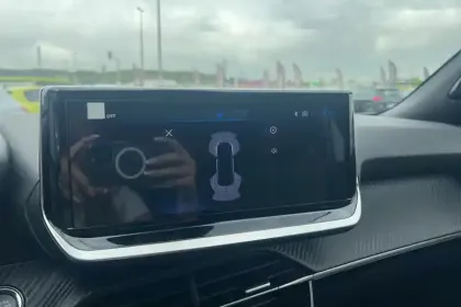 Photo 19 Peugeot 2008  Hybrid 145 e-DCS6