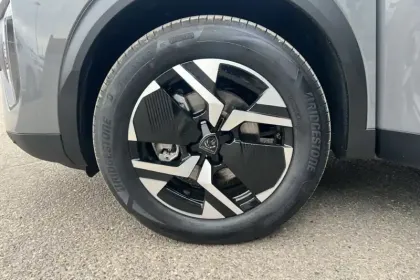 Photo 11 Peugeot 2008  Hybrid 145 e-DCS6