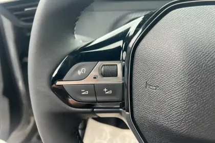 Photo 17 Peugeot 2008  Hybrid 145 e-DCS6