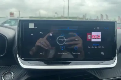 Photo 15 Peugeot 2008  Hybrid 145 e-DCS6