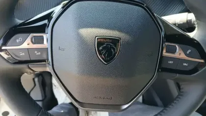 Photo 15 Peugeot 2008  Hybrid 145 e-DCS6