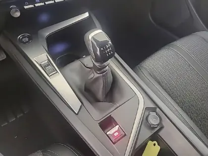 Photo 13 Peugeot 308  SW PureTech 130ch S&S BVM6