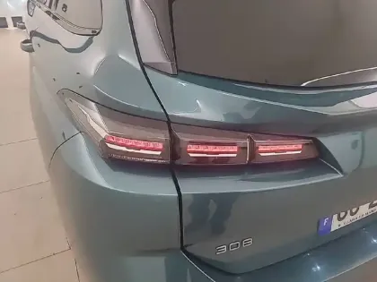 Photo 16 Peugeot 308  SW PureTech 130ch S&S BVM6