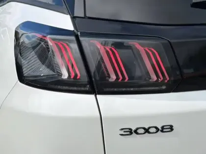 Photo 40 Peugeot 3008  PureTech 130ch S&S EAT8