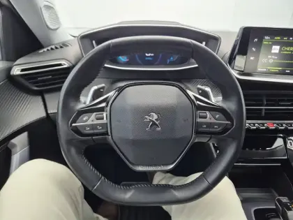 Photo 61 Peugeot 2008  PureTech 130 S&S EAT8