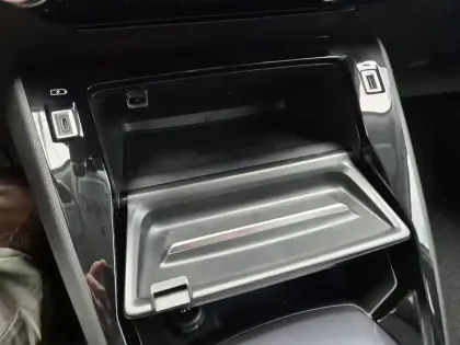 Photo 59 Peugeot 2008  PureTech 130 S&S EAT8