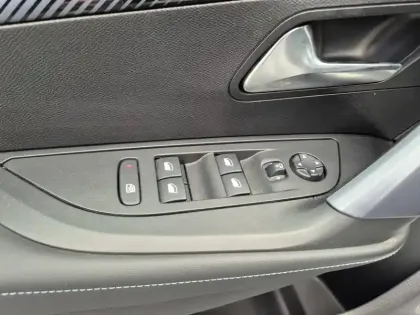 Photo 44 Peugeot 2008 Gén. II Ph1 Allure 5