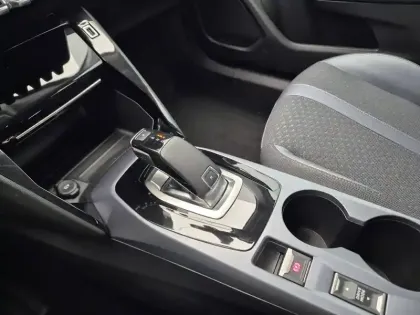 Photo 12 Peugeot 2008 Gén. II Ph1 Allure 5