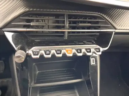 Photo 36 Peugeot 208  PureTech 75 S&S BVM5