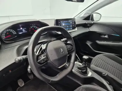 Photo 48 Peugeot 208  PureTech 100 S&S BVM6