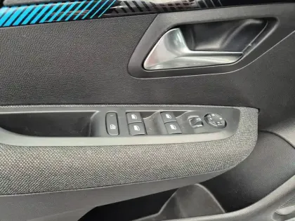 Photo 57 Peugeot 208  PureTech 100 S&S BVM6