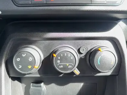 Photo 33 Dacia Sandero  SCe 65