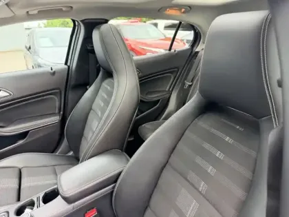 Photo 15 Mercedes GLA 200 d 4MATIC Sensation