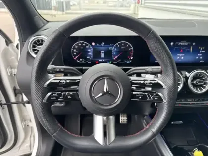 Photo 17 Mercedes GLA 180 AMG Line