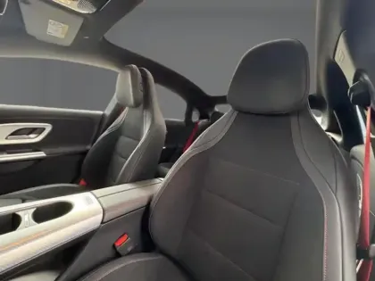 Photo 15 Mercedes CLA 200 AMG Line