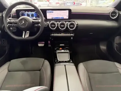Photo 11 Mercedes CLA  250 e Hybrid EQ Coupé AMG 