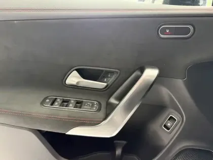 Photo 12 Mercedes CLA  250 e Hybrid EQ Coupé AMG 