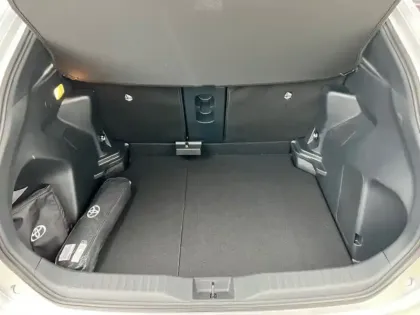 Photo 9 Toyota Yaris Hybride 130H 2WD DESIGN PACK CARGO