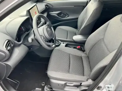 Photo 16 Toyota Yaris Hybride 130H 2WD DESIGN PACK CARGO