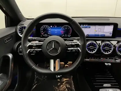 Photo 16 Mercedes Classe A 180 d AMG Line