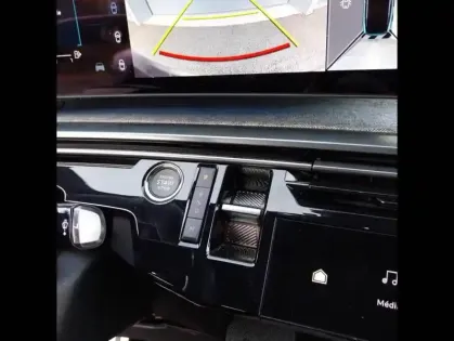 Photo 41 Peugeot 3008 Hybrid 136 e-DCS6 GT 5p