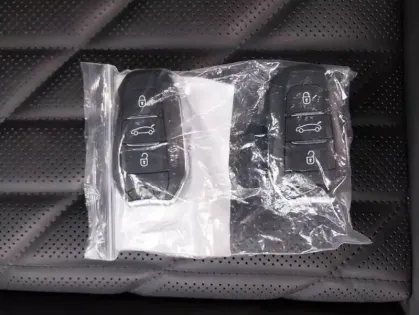 Photo 56 Peugeot 3008 Hybrid 136 e-DCS6 GT 5p
