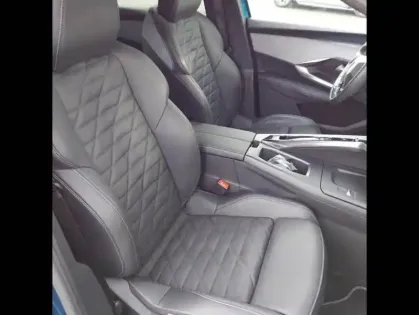 Photo 42 Peugeot 3008 Hybrid 136 e-DCS6 GT 5p
