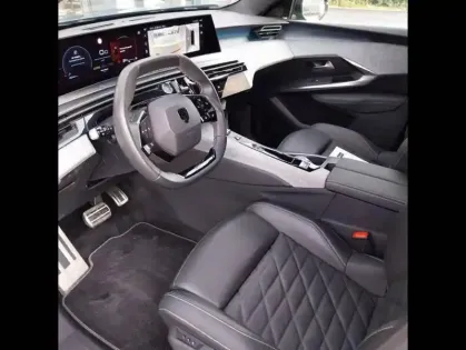 Photo 37 Peugeot 3008 Hybrid 136 e-DCS6 GT 5p