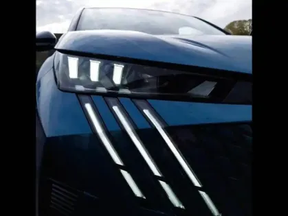 Photo 16 Peugeot 3008 Hybrid 136 e-DCS6 GT 5p