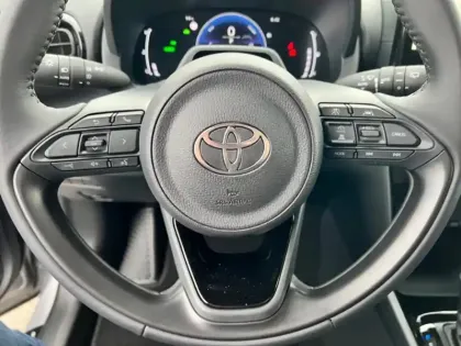 Photo 11 Toyota Yaris Hybride 130H 2WD DESIGN PACK CARGO C