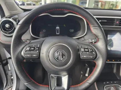 Photo 5 Mg ZS Luxury 1.0 111 ch