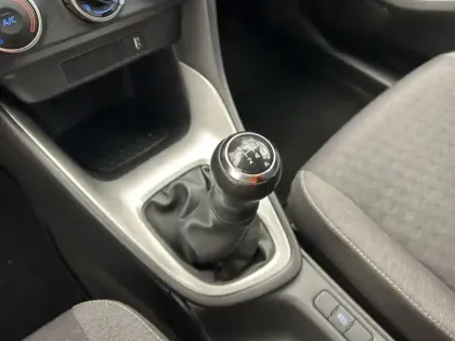 Photo 11 Toyota Yaris 70 VVT-i Dynamic