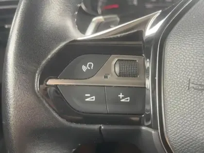 Photo 13 Peugeot 2008 Gén. II Ph1 NG Allure 5