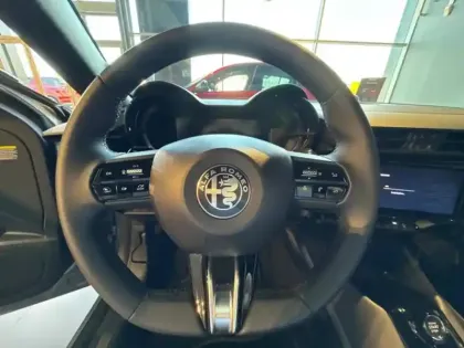 Photo 13 Alfa Romeo Junior  1.2 Ibrida 145ch Premium e-DCT6 Q4