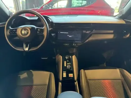 Photo 12 Alfa Romeo Junior  1.2 Ibrida 145ch Premium e-DCT6 Q4
