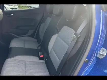 Photo 9 Renault Clio  1.6 E-Tech 145ch full hybrid Techno - 25