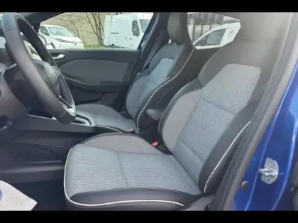 Photo 8 Renault Clio  1.6 E-Tech 145ch full hybrid Techno - 25