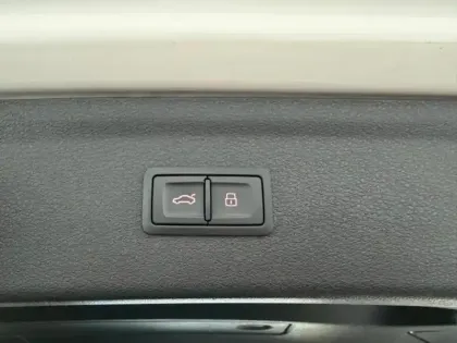 Photo 8 Audi Q3  2.0 TDI 150ch Midnight Series quattro S tronic 7