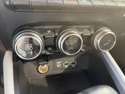 Photo 14 Renault Clio Gén. V (BJA) Ph1 Intens 5