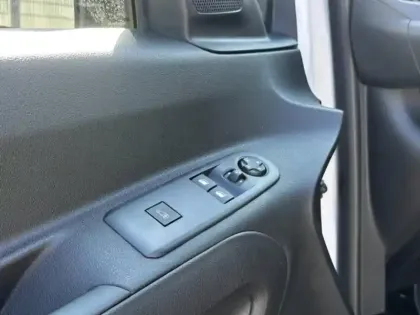 Photo 28 Opel Combo  Cargo M 650kg BlueHDi 100ch S&S Pack Premium Connect