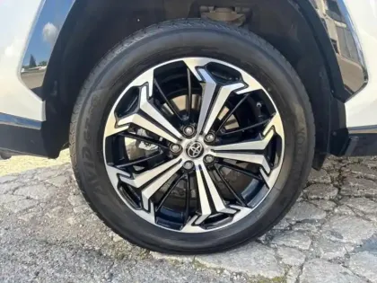 Photo 13 Toyota Rav4 Gén. V Ph1 Collection 5