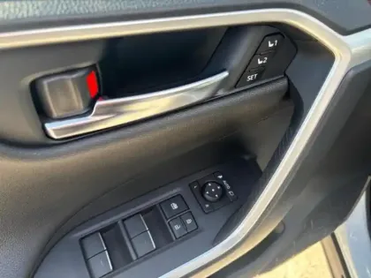 Photo 14 Toyota Rav4 Gén. V Ph1 Collection 5