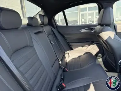 Photo 11 Alfa Romeo Giulia  2.2 Diesel 160ch Veloce AT8