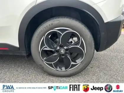 Photo 10 Alfa Romeo Junior  1.2 Ibrida 145ch Speciale e-DCT6