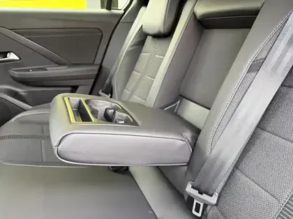 Photo 11 Opel Astra Gén. III Ph2 GS 5