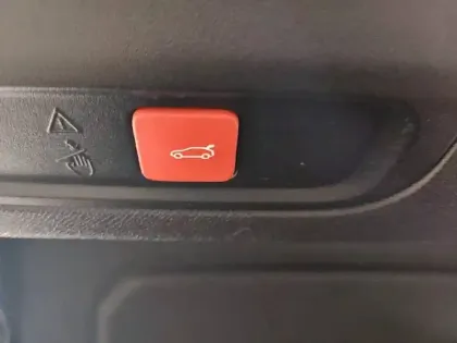 Photo 30 Peugeot 408  Hybrid 145 e-DCS6