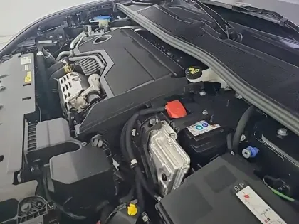 Photo 14 Peugeot 408  Hybrid 145 e-DCS6